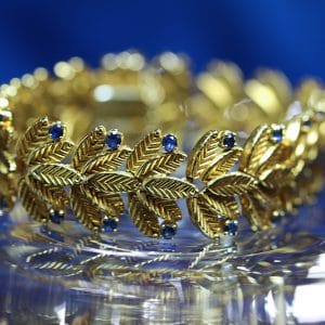 9k Gold and Sapphire Petal Shaped Bracelet